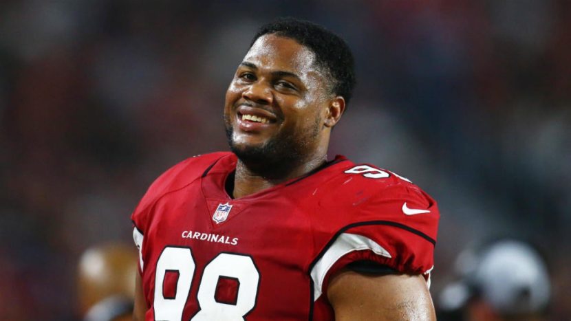 Cardinals defensive lineman gives back to Louisville community