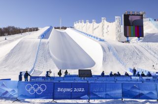 China's Cai and Wu move on to the FIS Snowboard Halfpipe World Cup championship round.