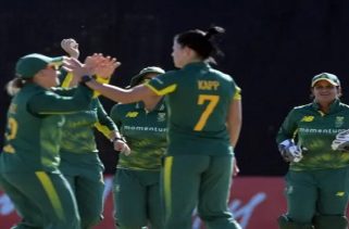 England beat South Africa by six wickets to level women's ODI series