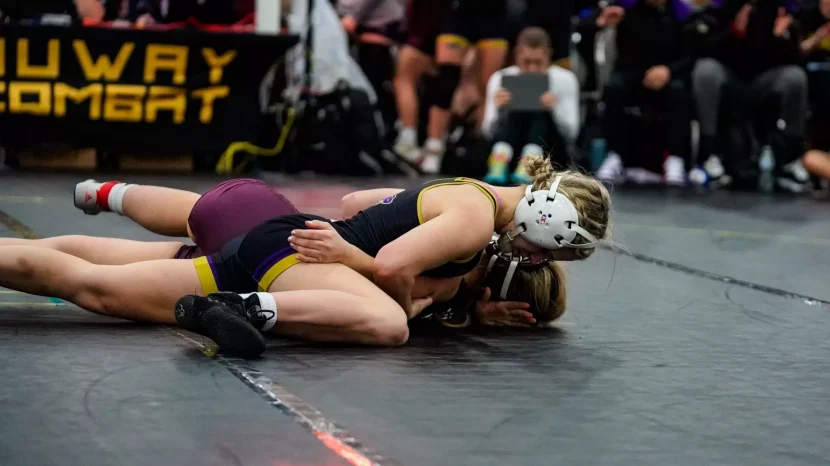 Iowa women's wrestling Jewell Duals summary