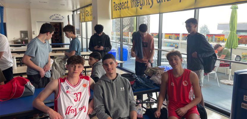 Israeli High School Basketball Squad Comes Together at Sinai Temple