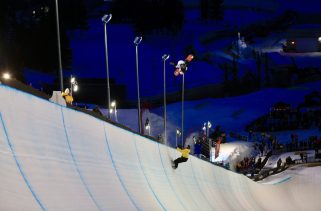 Key moments from the men's halfpipe final at FIS Snowboard World Cup 2025