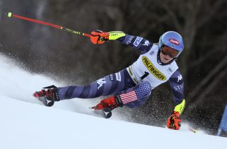 Lindsey Vonn finishes her first Alpine skiing competition in almost 6 years