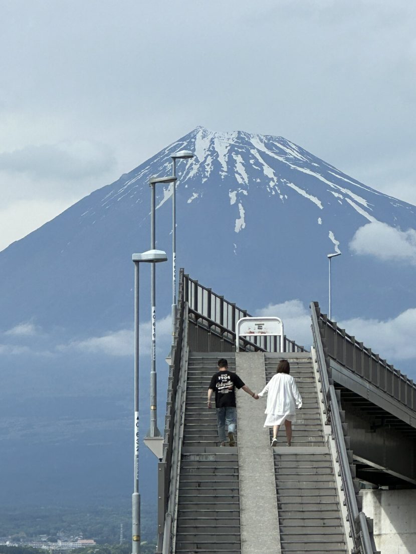 New fences installed at Mount Fuji photo spot to curb jaywalking