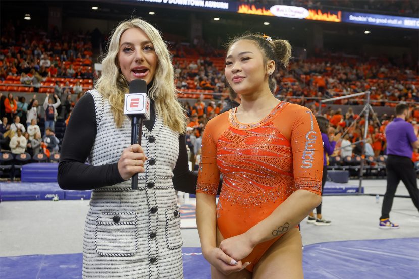 Orange and Blue Meet gives fans preview of Illinois gymnastics