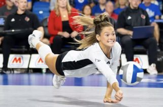 Volleyball Faces St. John's in NIVC Great 8