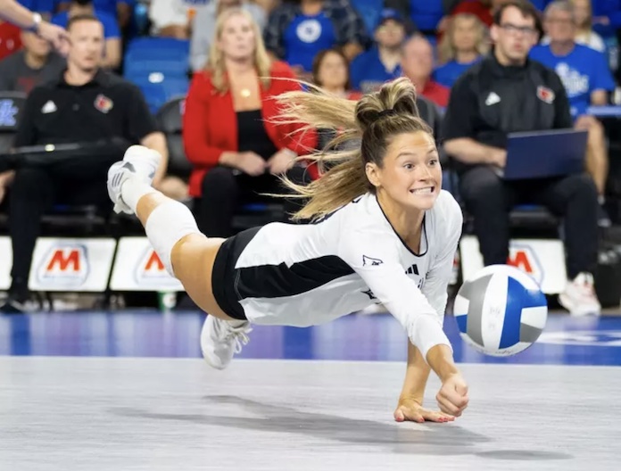 Volleyball Faces St. John's in NIVC Great 8