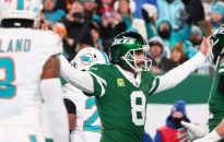 Jets accidentally bring team banner out upside down in pregame display