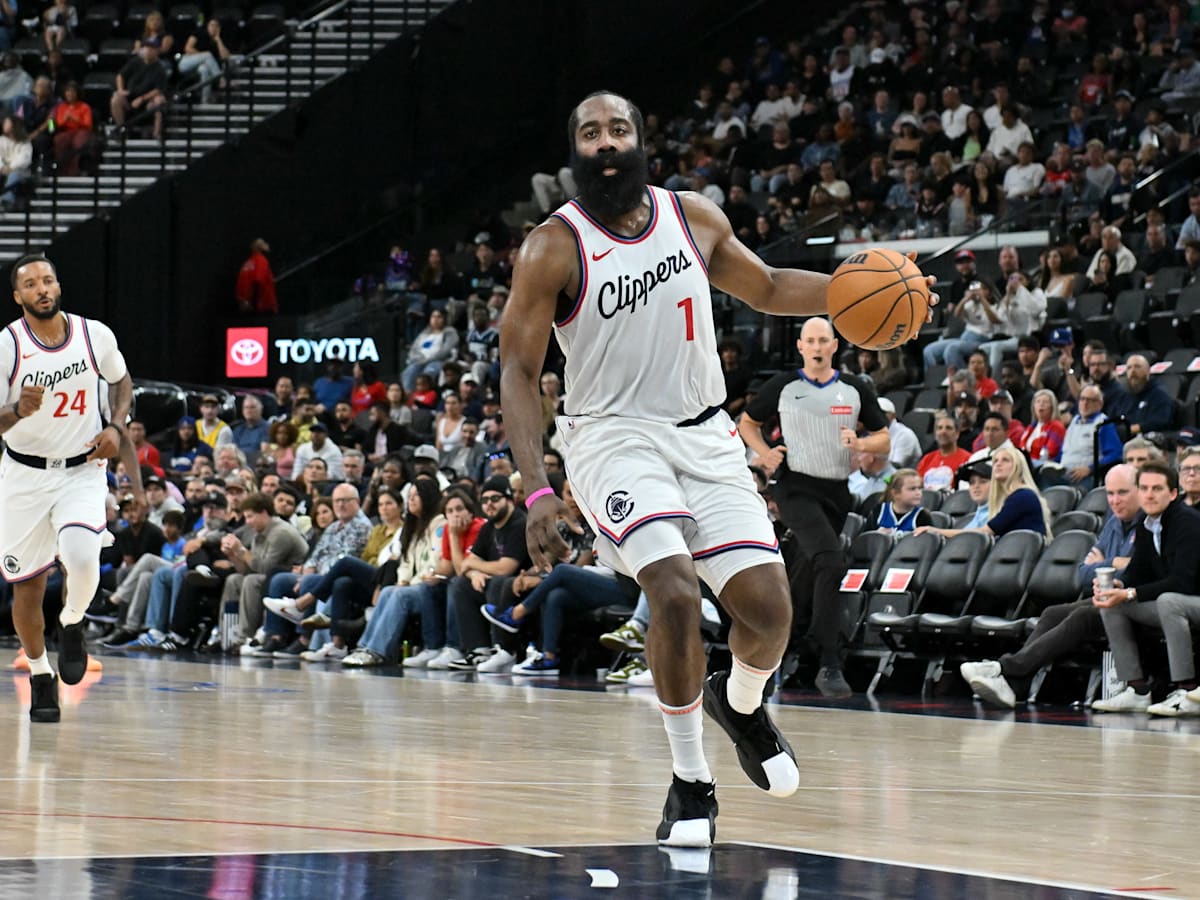 Kawhi Leonard in the starting lineup as he makes his season debut with Clippers