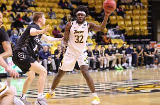 Men's Basketball Surge To 83