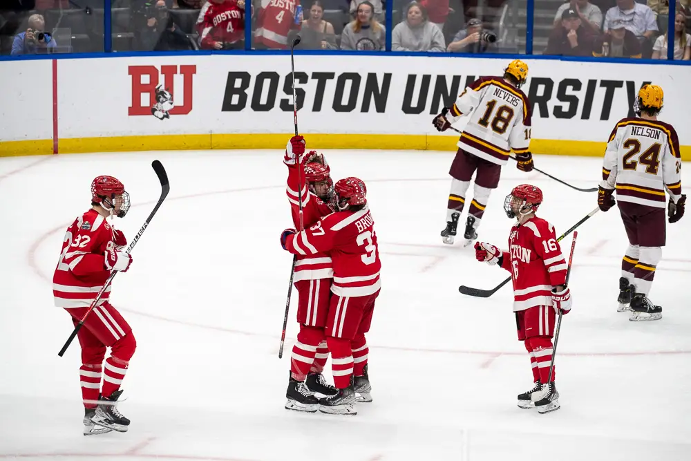 Men's Hockey Starts 2025 Ranked No. 7 in USCHO Poll
