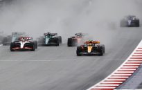 F1 fans pack out a rainy Australian Grand Prix