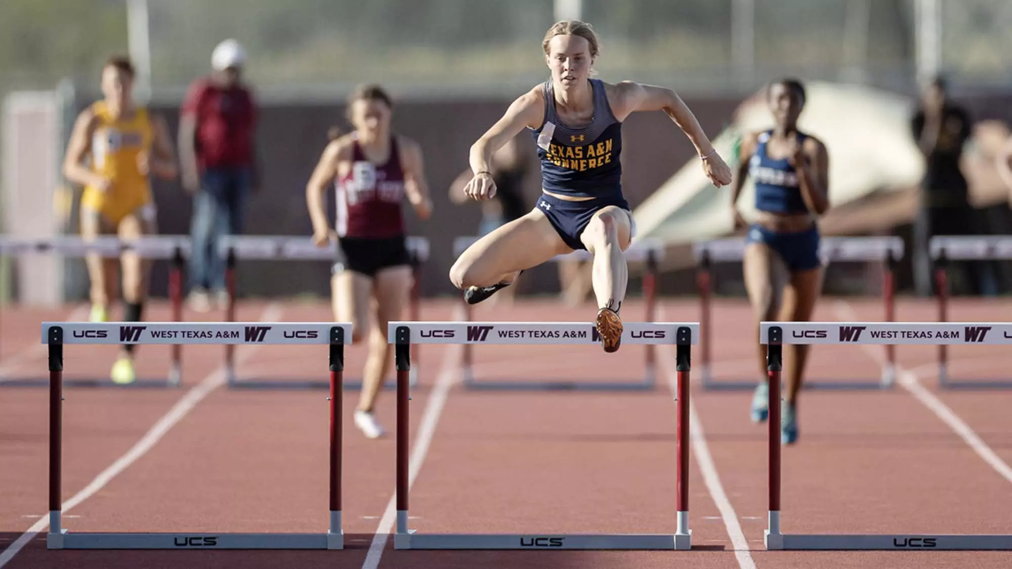 How Arkansas' track coach broke tough news to 4x400 squad