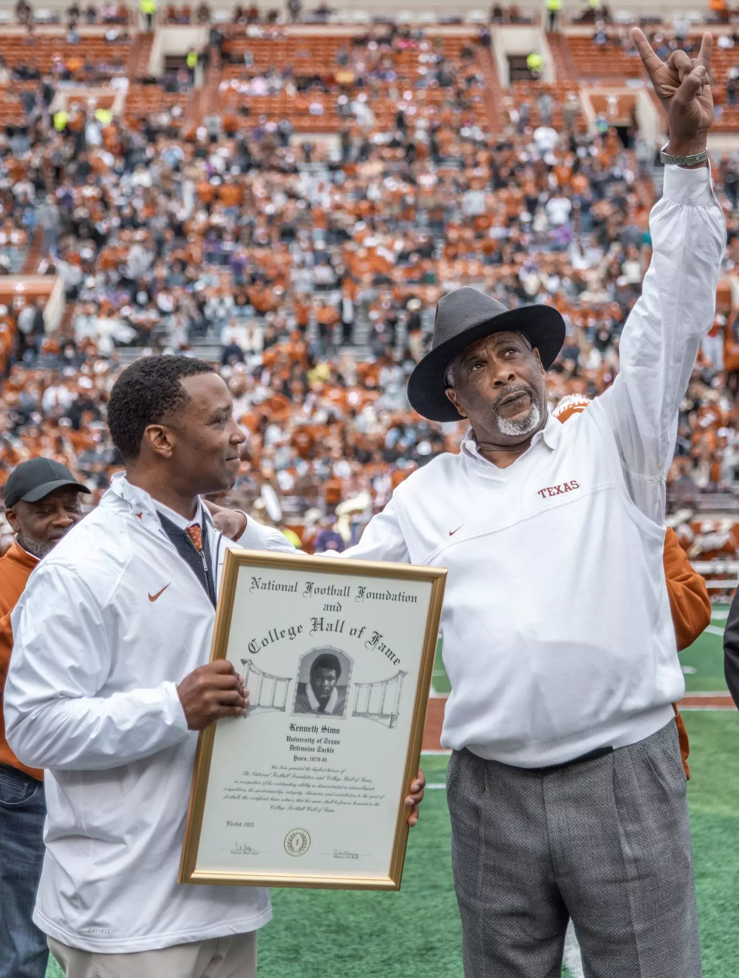 Longhorn legend Kenneth Sims passes away