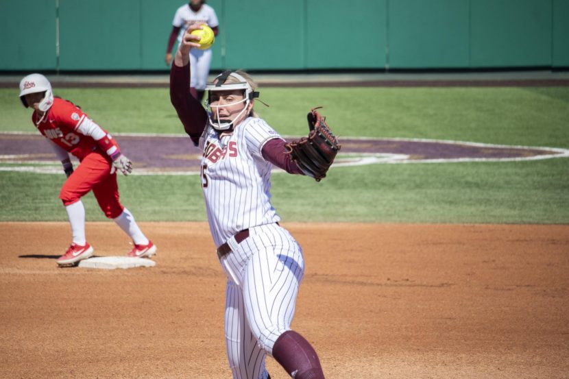 Texas baseball beats LSU Sunday behind dominant pitching effort