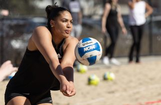 Beach Volleyball Sweeps Lynchburg, College of Charleston in Chanticleer Challenge