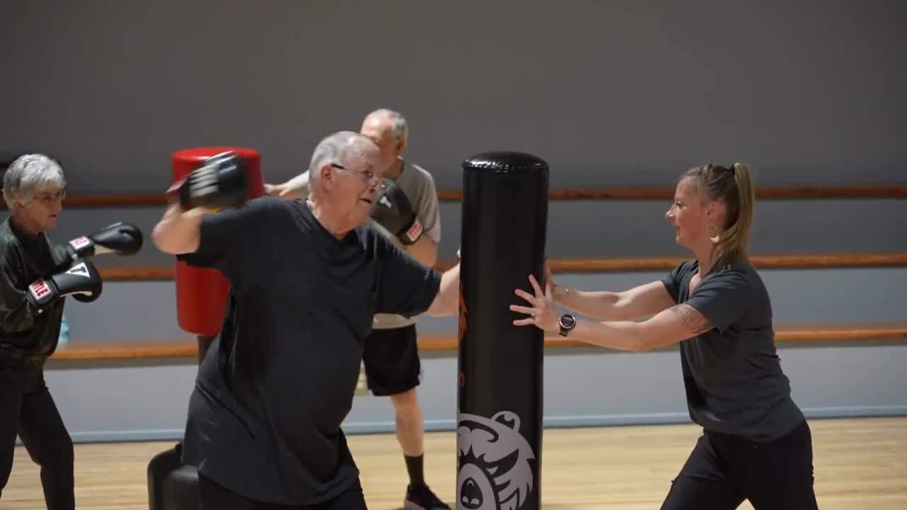 Boxing class for seniors helps with symptoms of Parkinson's disease