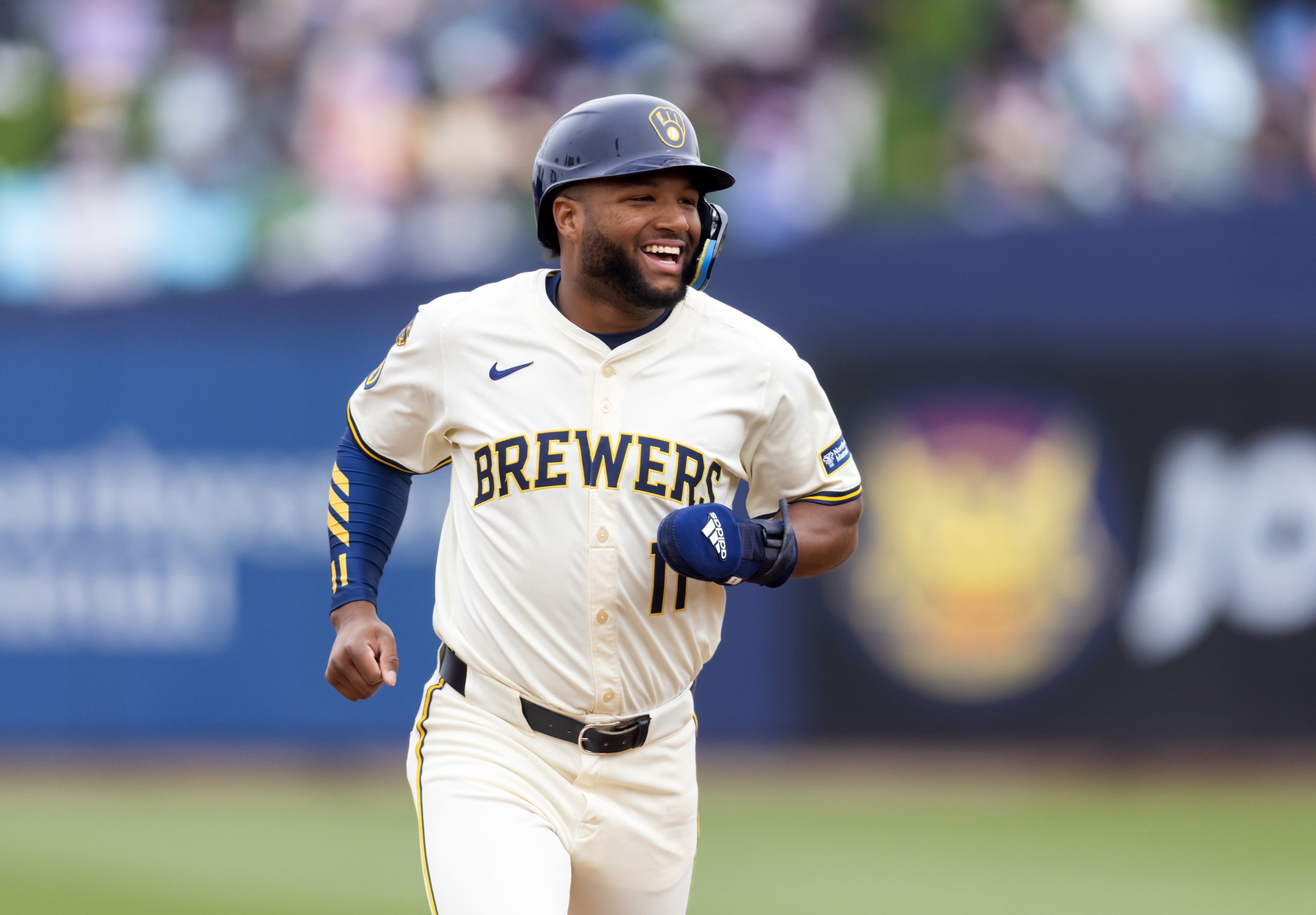 Brewers, FanDuel Sports Network offer free streaming access to Crew games for 30 days