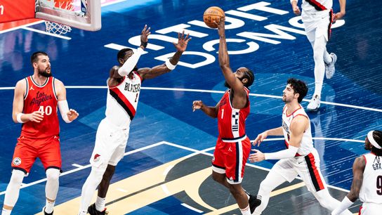 Clippers take the lead at the buzzer