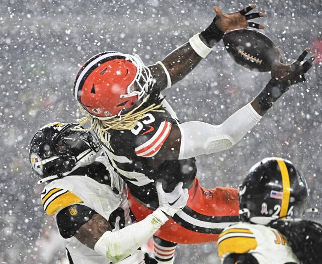 College football players chasing dollars with portal open and House settlement approval delayed