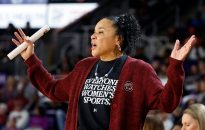 Fashion designer brings sportswear to MLB's female fans
