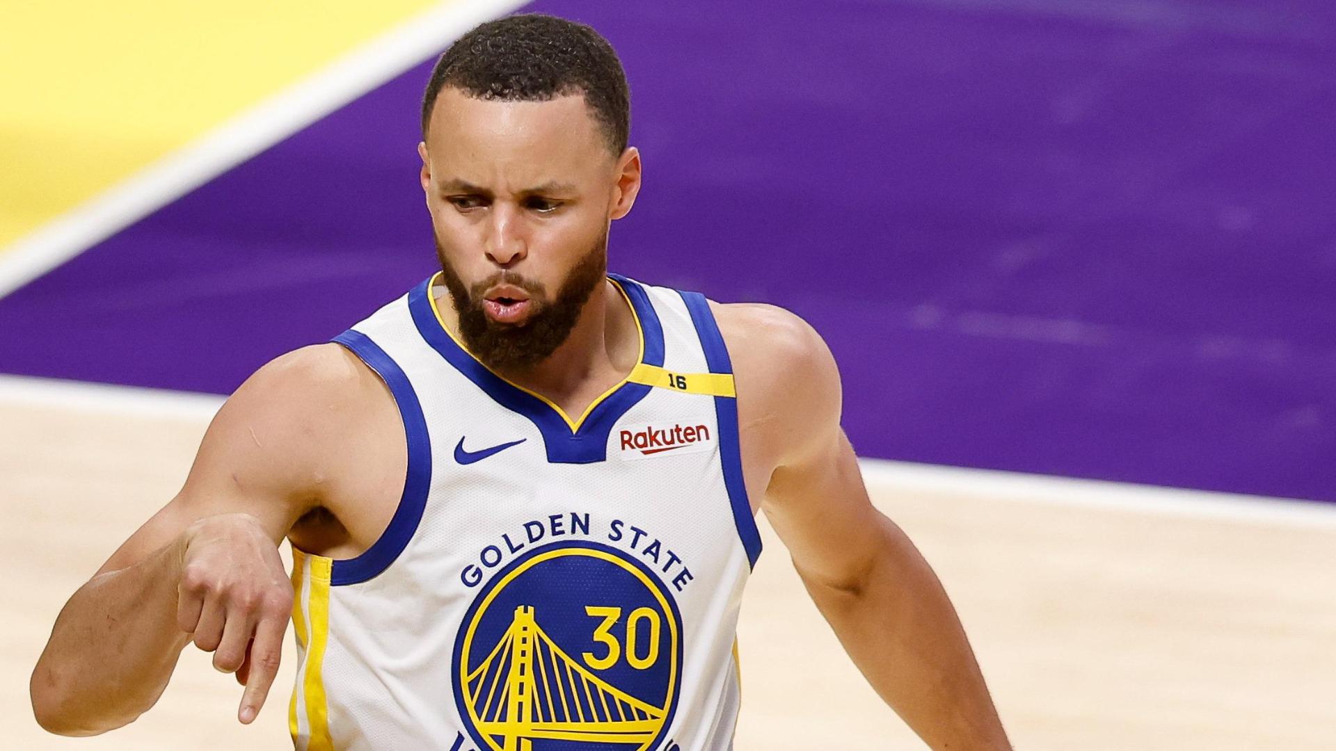 If it's a circus shot he's gonna make it #NBA #Basketball #StephCur...