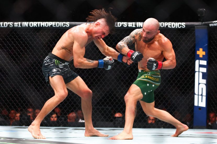 Volkanovski reclaims featherweight title via unanimous decision