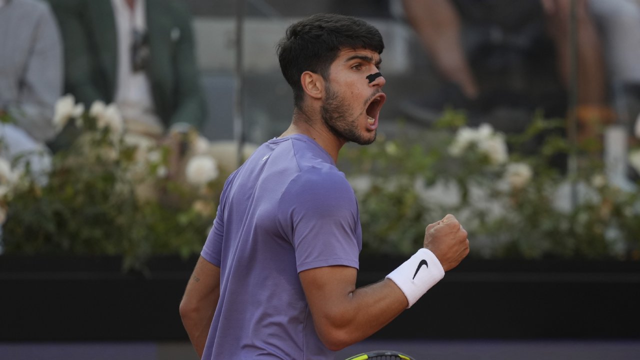 Alcaraz beats Sinner again to win the Italian Open and solidify his status as French Open favorite