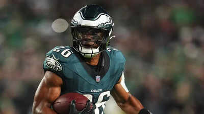 Eagles star Saquon Barkley goes viral for insanely heavy squat workout