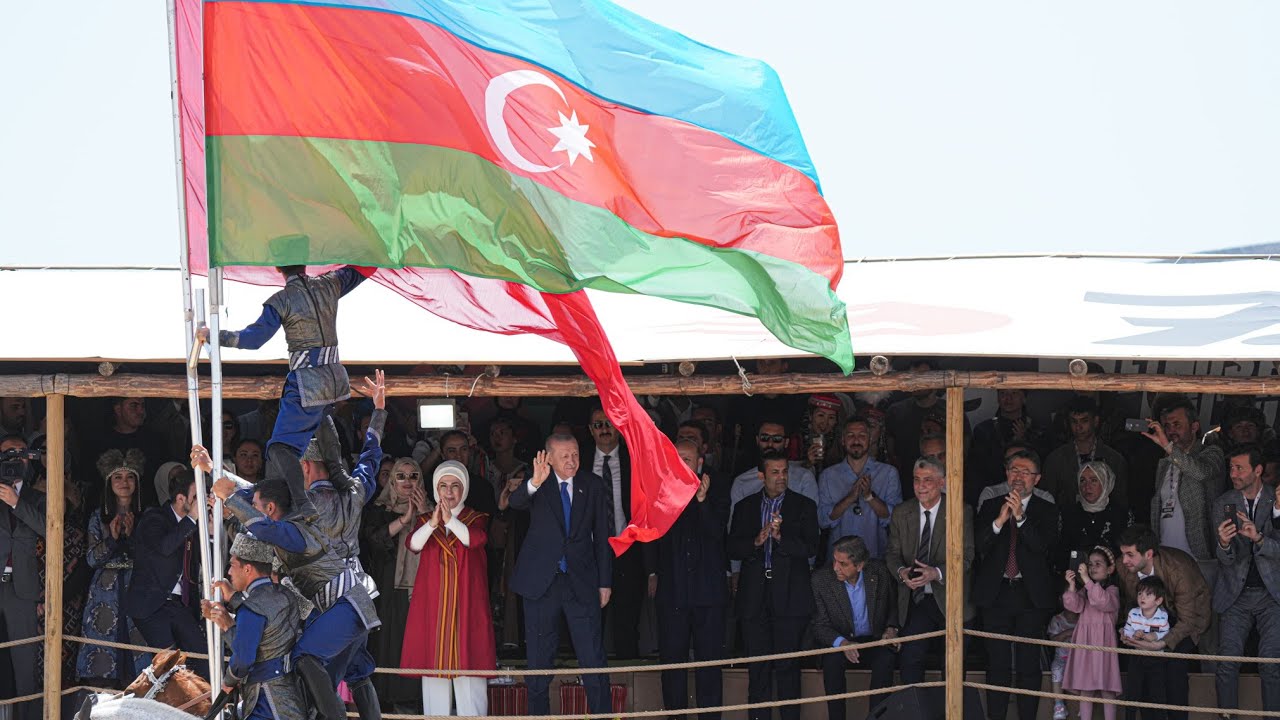 Erdoğan delighted by Azerbaijani equestrian team's performance at Istanbul ethnosport festival