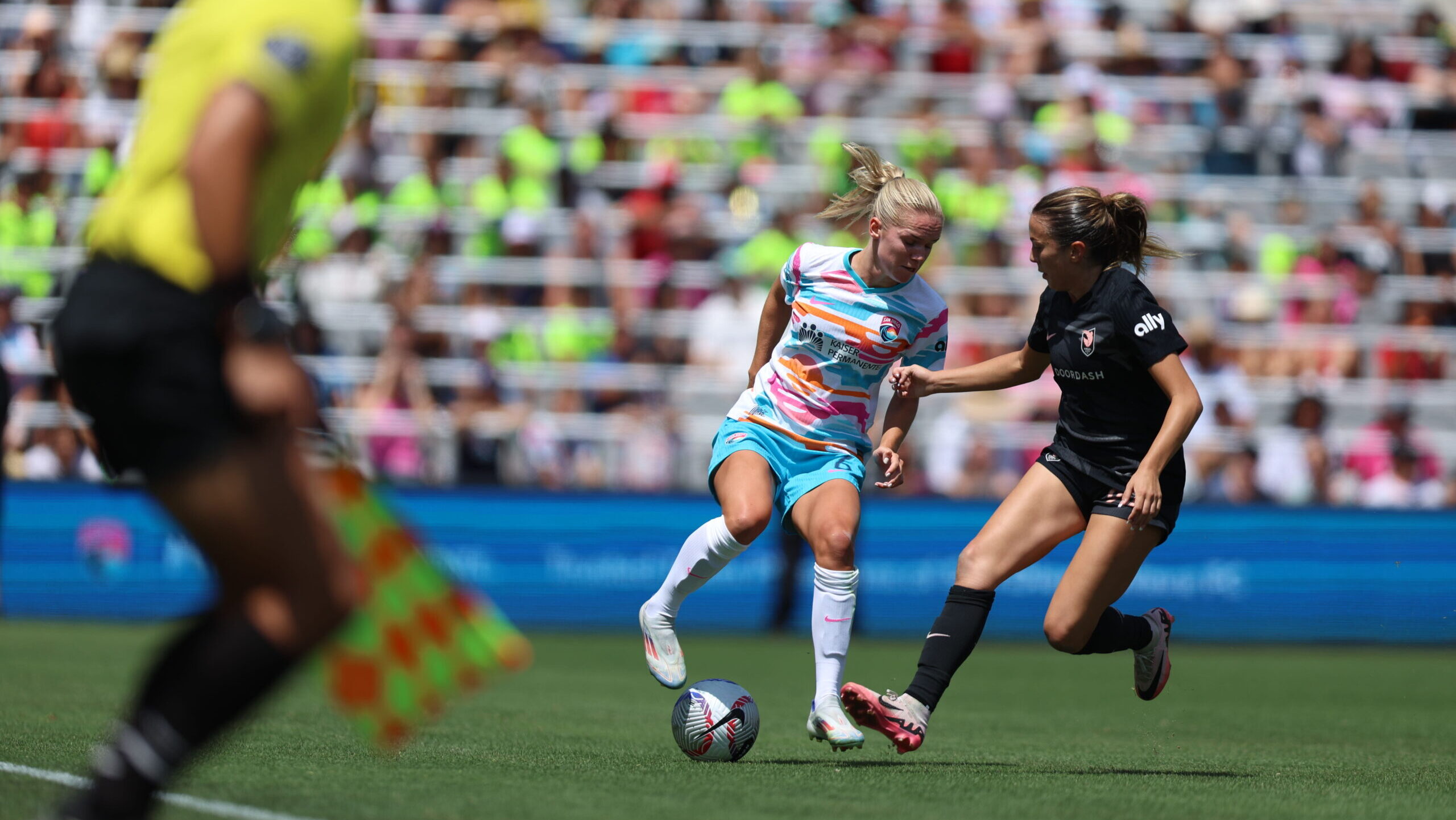 Former Wave Signs with Angel City FC