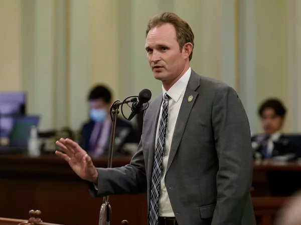 Illinois state lawmakers get hostile during debates on trans athletes in girls' sports