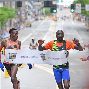Jane Bareikis defends title, photo finish among highlights at 2025 Pittsburgh Marathon