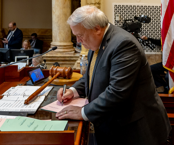 Mid majors face potential NIL legislation
