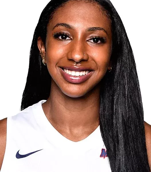 Senior Spotlight Featuring Zoe Moore