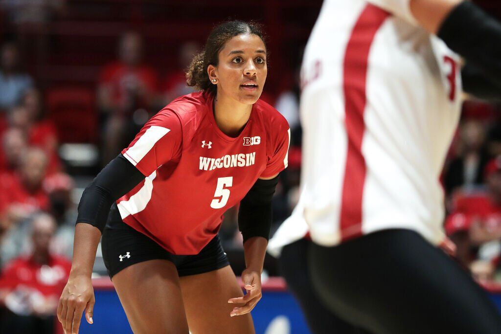 Standout libero Lola Schumacher will transfer from Wisconsin volleyball