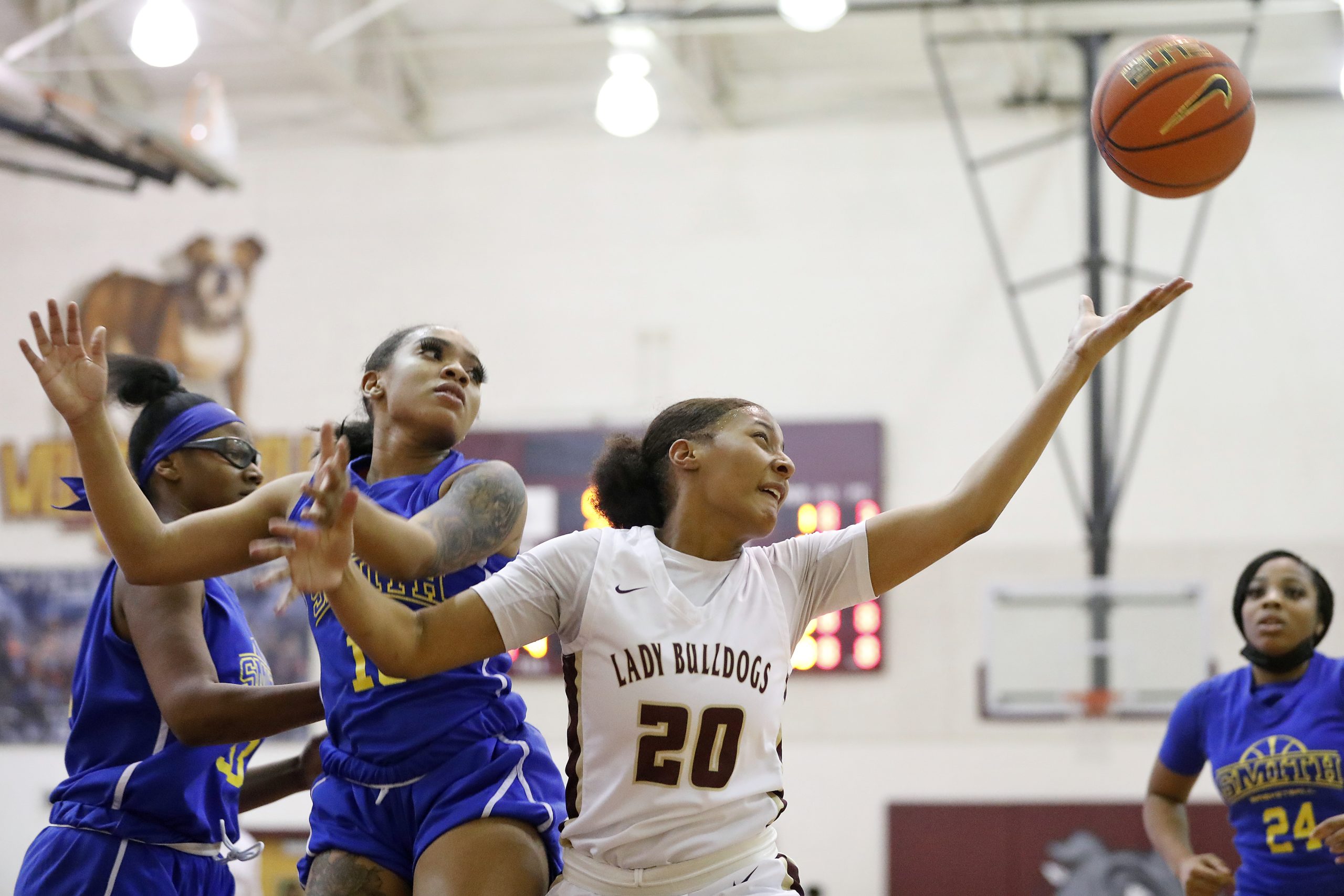 Women's Basketball Signs Jayla Smith