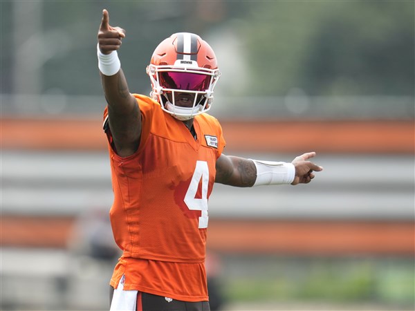 Despite Constant Injuries, Deshaun Watson Surpasses Patrick Mahomes in Career Earnings