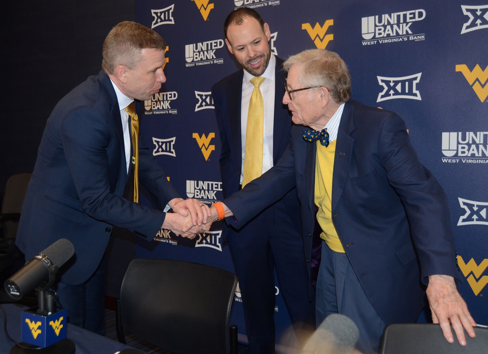 Michigan introduces bill to ban reporting NIL deals to NCAA, stop schools from assisting in ...