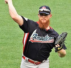 Rangers sign veteran reliever Craig Kimbrel to a minor