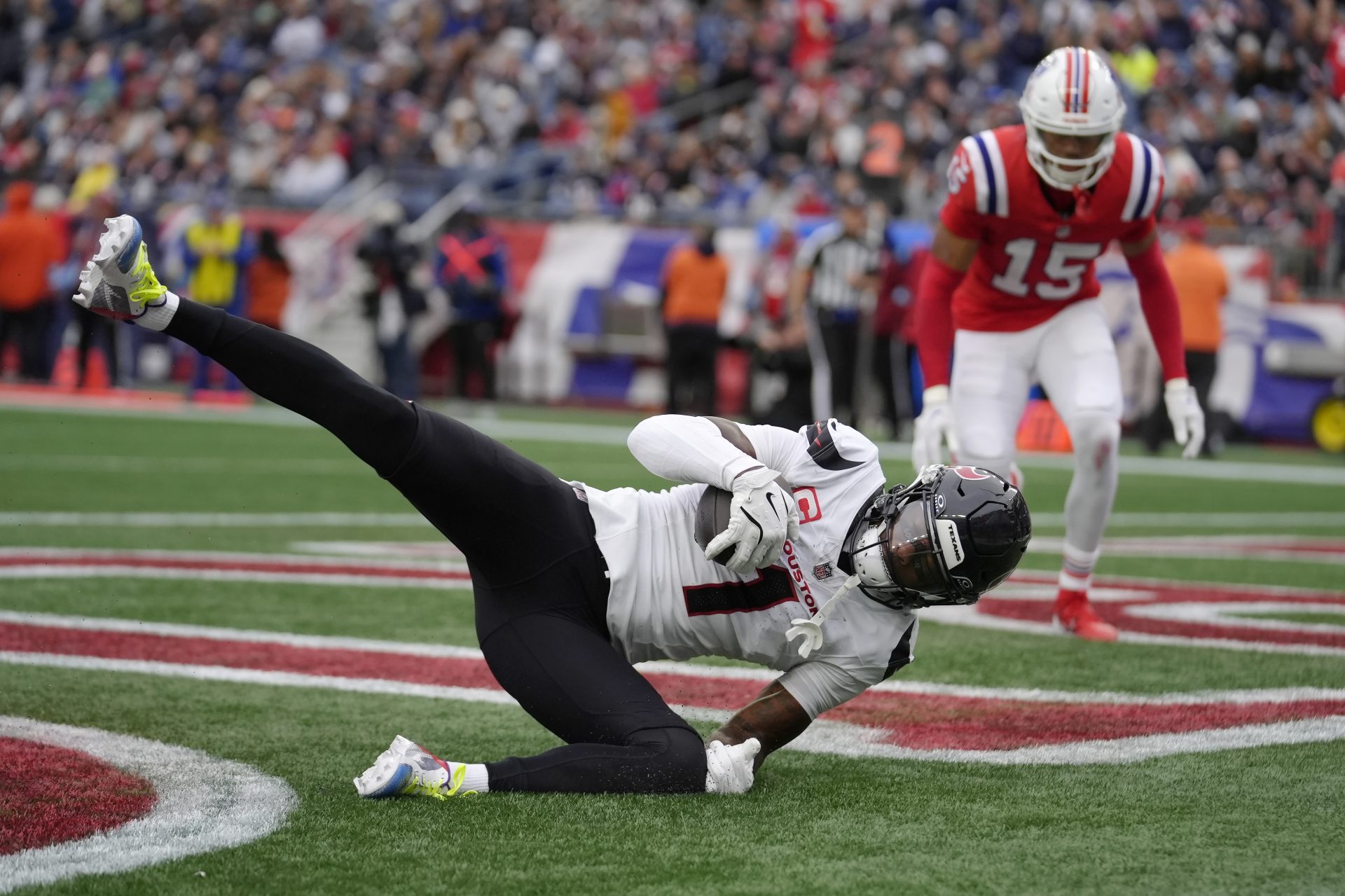 Stefon Diggs Gets Resounding Endorsement From Drake Maye