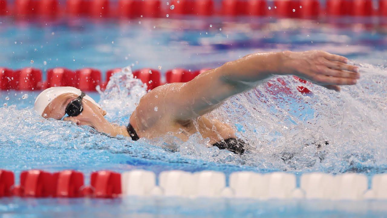 Summer McIntosh reclaims 400m freestyle world record with a big splash