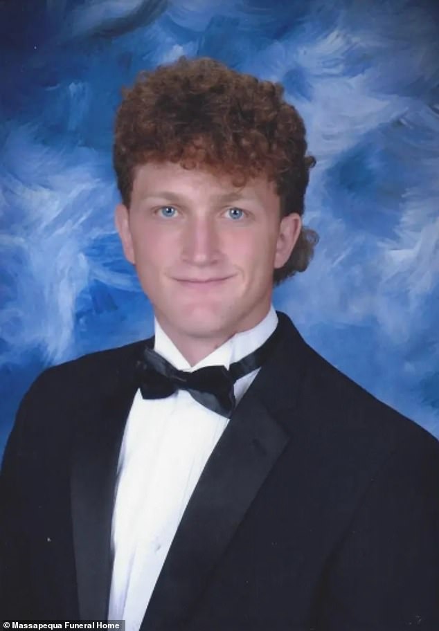 Syosset HS honors 17 student