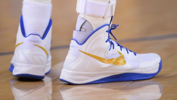 Why did Stephen Curry pick Under Armour over Nike?