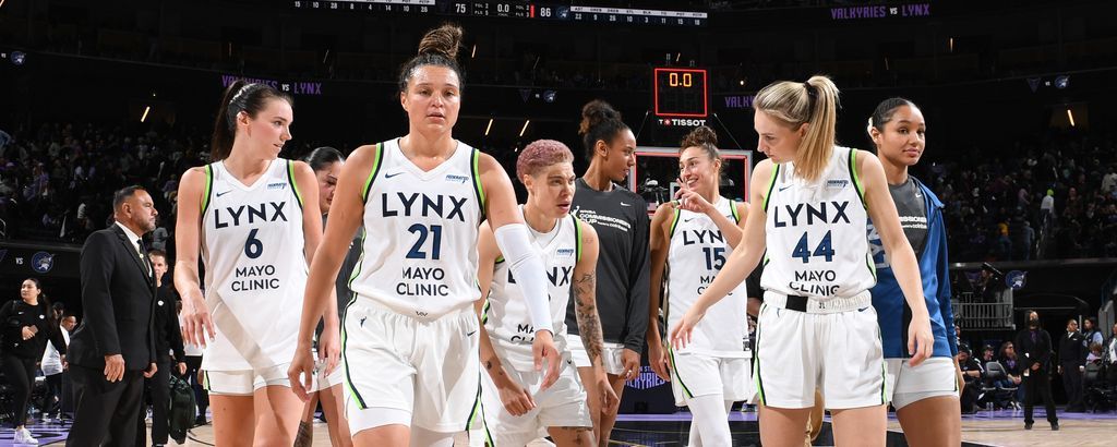 Women's Basketball Signs 6