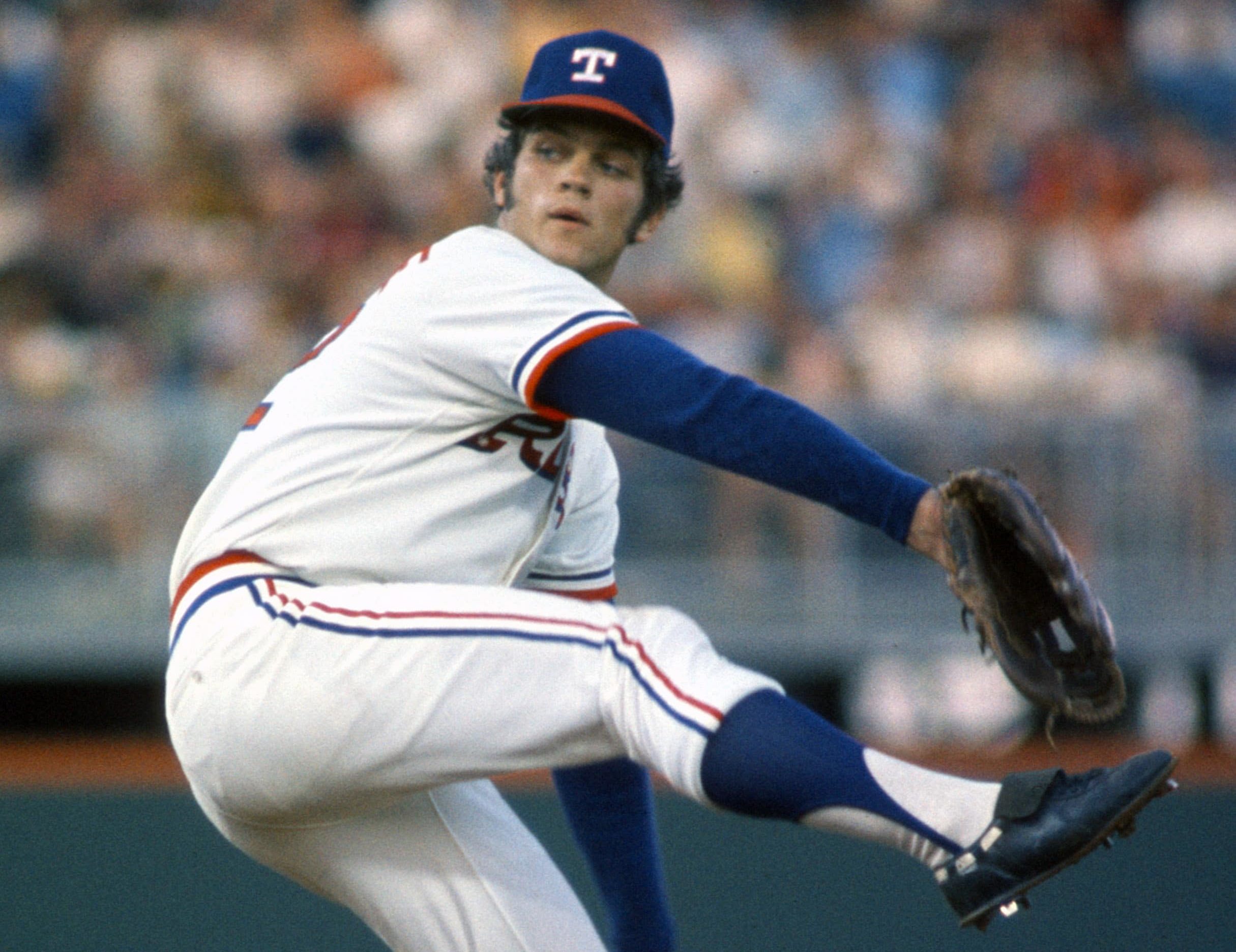 Carl Edwards Jr. Rejoins Rangers Organization With Minor League Deal