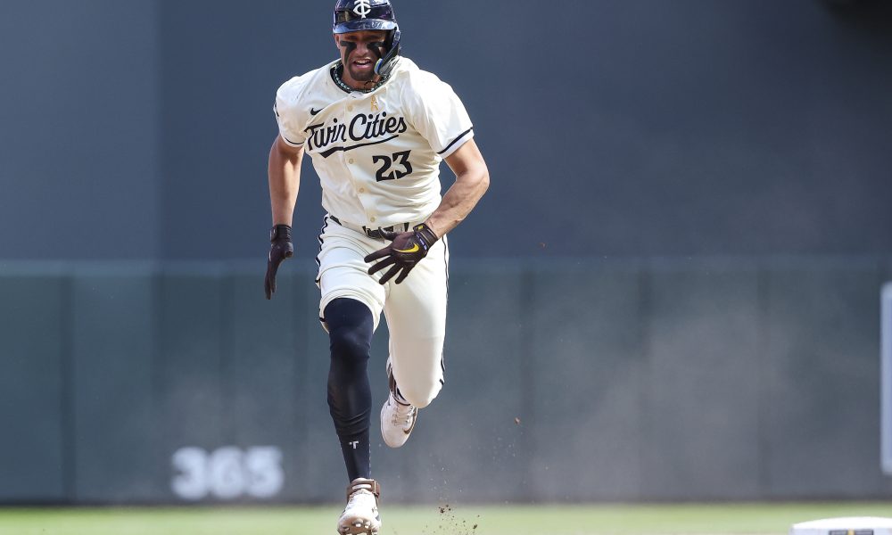 Jung homers in MLB return as Texas beat A's 7