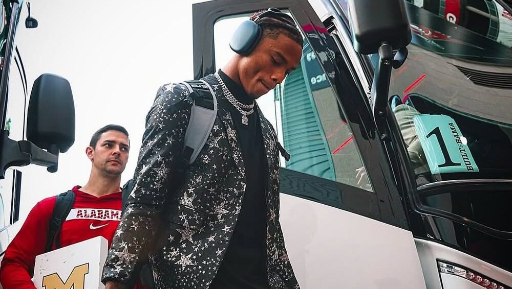 Ryan Williams inks major