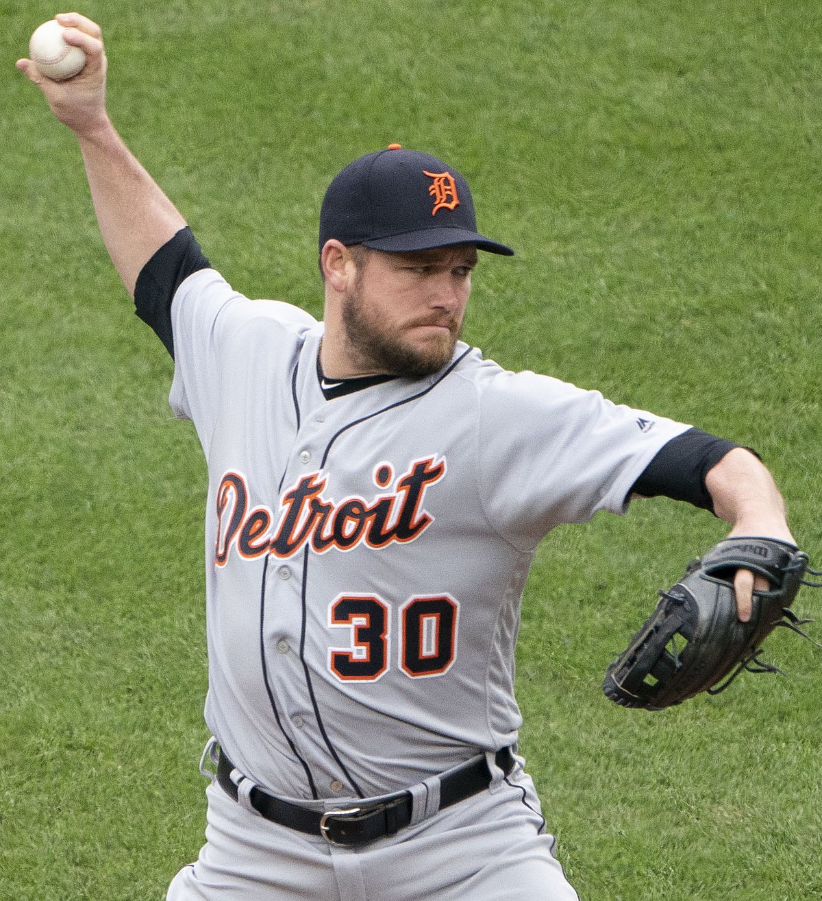 Tigers sign veteran reliever to minor