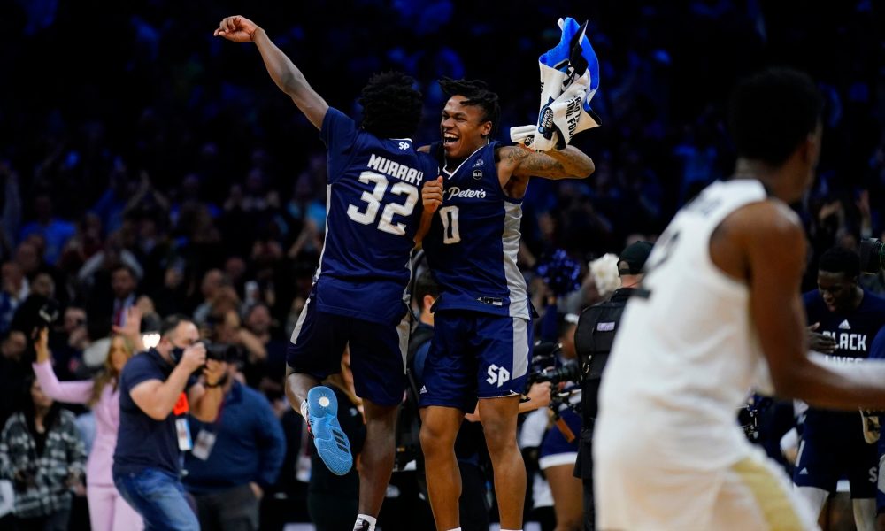 Trump signs order to clarify college athletes' employment status amid NIL chaos